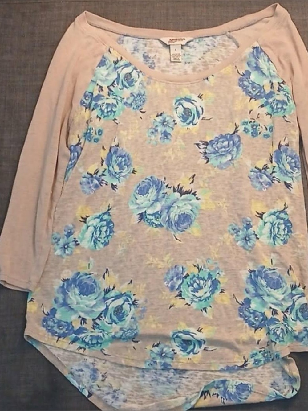 Arizona Jean Company Floral Raglan Top with Blue Roses and Light Pink Sleeves